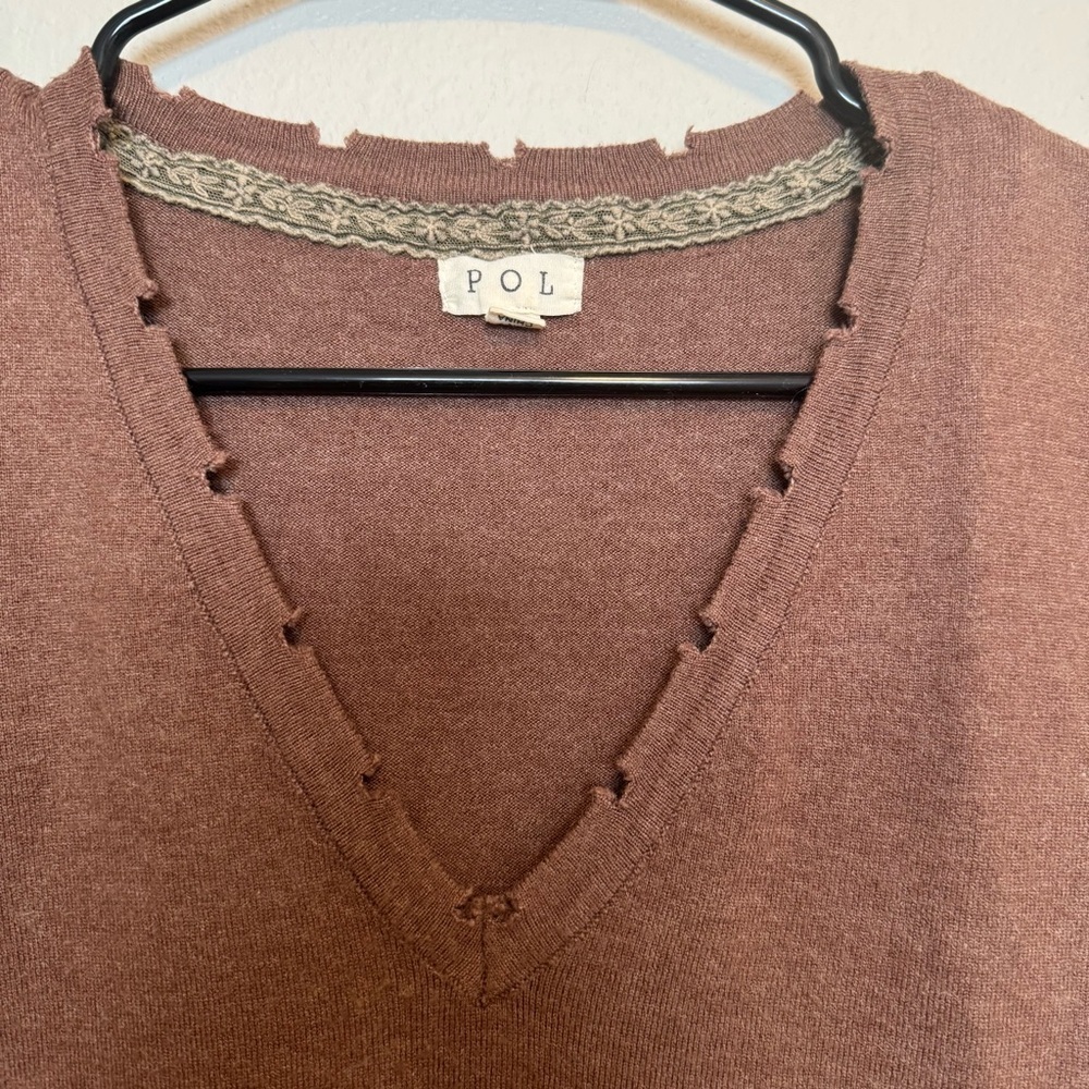 POL Brown Knit Top with Distressed Detail Size Medium - Picture 2 of 7